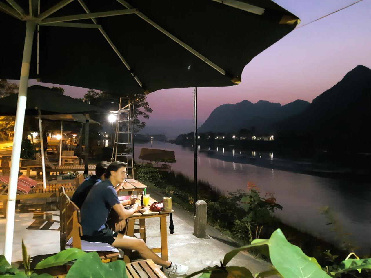 Diep Le Homestay Фонг Нха Екстериор снимка